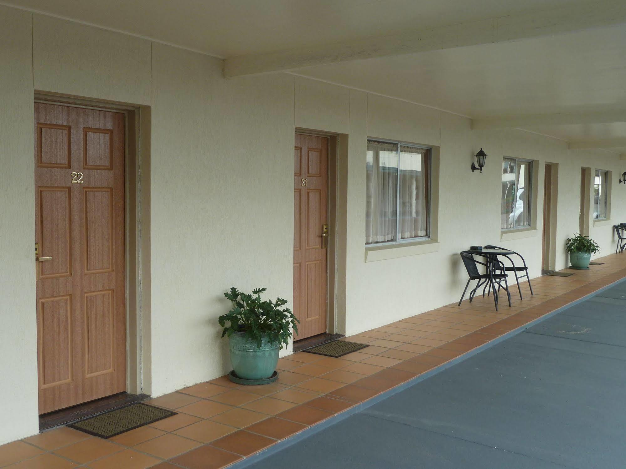 Mcnevins Maryborough Motel Eksteriør bilde